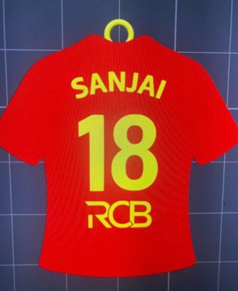customize 18 RCB Jersey Keychain