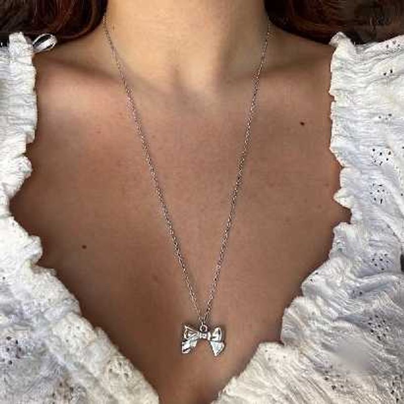 Zudio Silver Bow Necklace