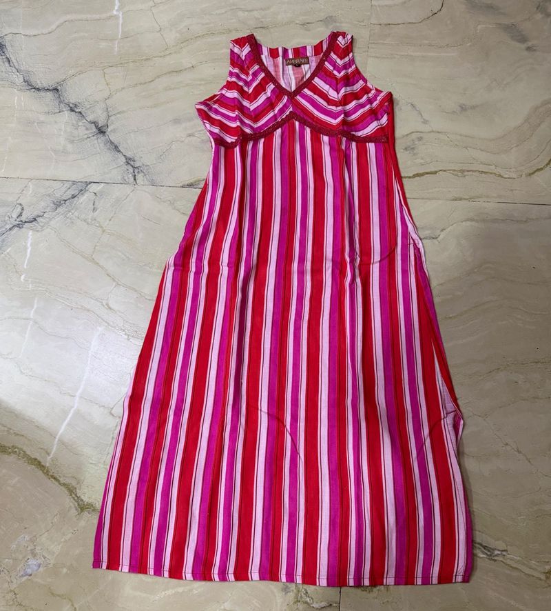 Chic Striped Sleeveless kurta with pants