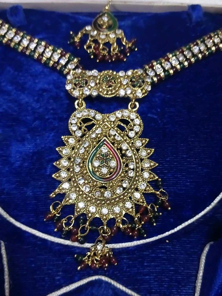 Stunning Necklace Set
