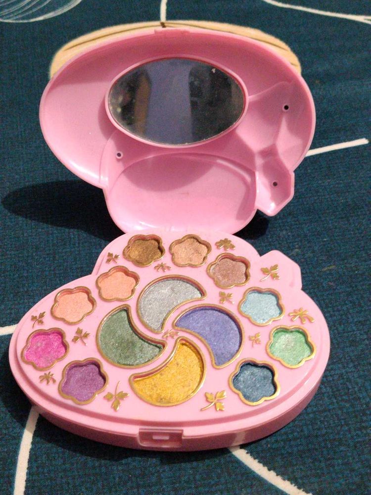 Cute Pink Cloud Eyeshadow Palette
