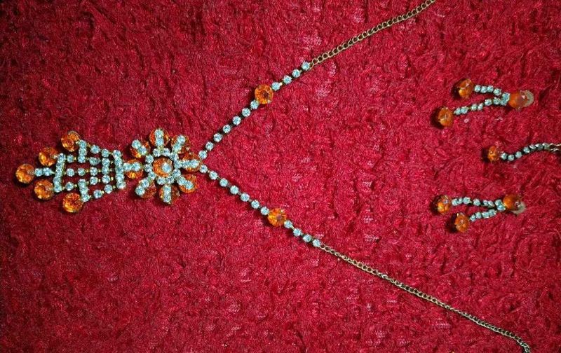 Stunning Orange &amp; Crystal Necklace Set