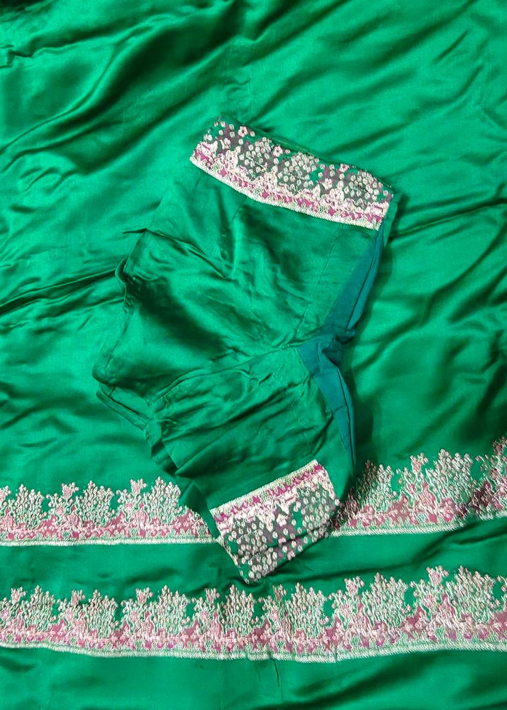 Green saree with border print