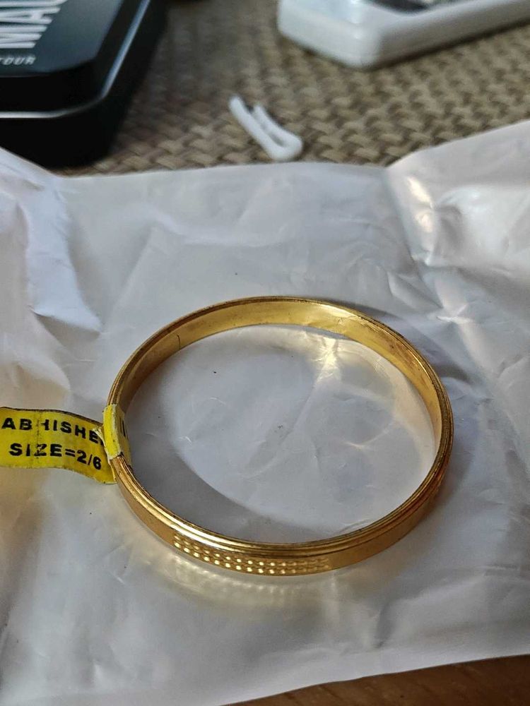 Elegant Gold Bangle