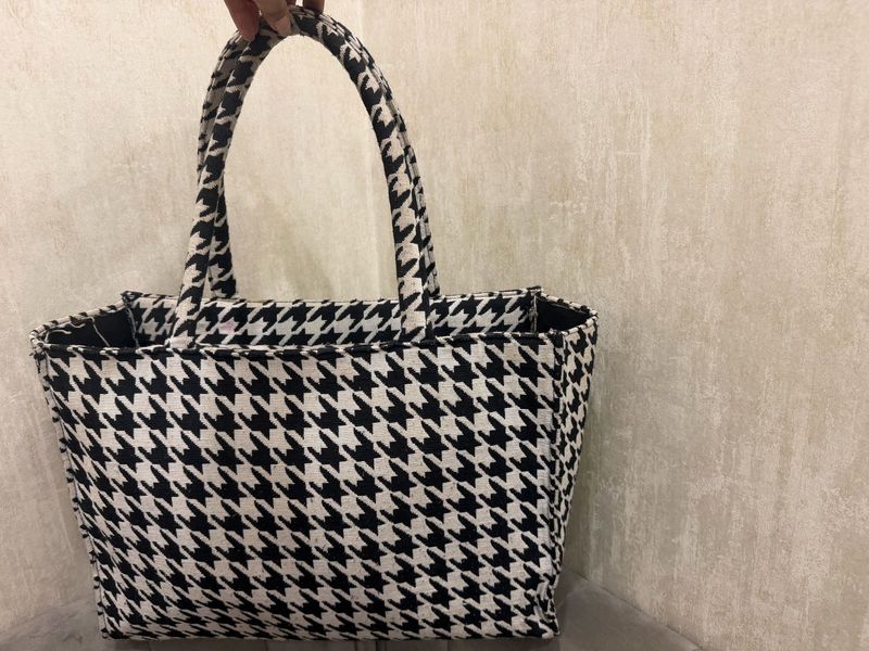 Houndstooth Print Tote Bag with zip
