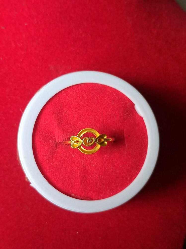 Elegant Gold ladies  Ring