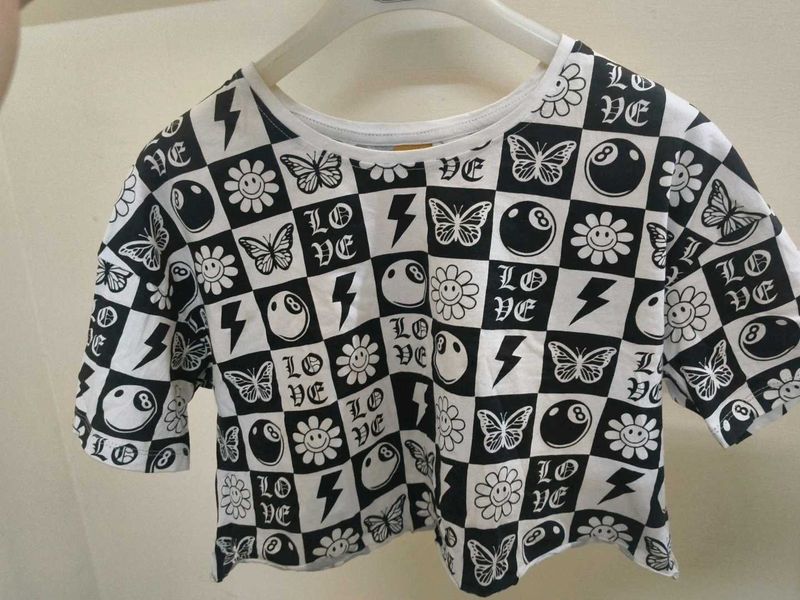Black &amp; White Graphic Crop Top