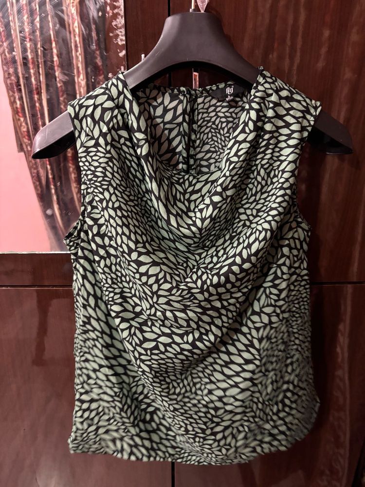 Stylish Sleeveless Leaf Print Top
