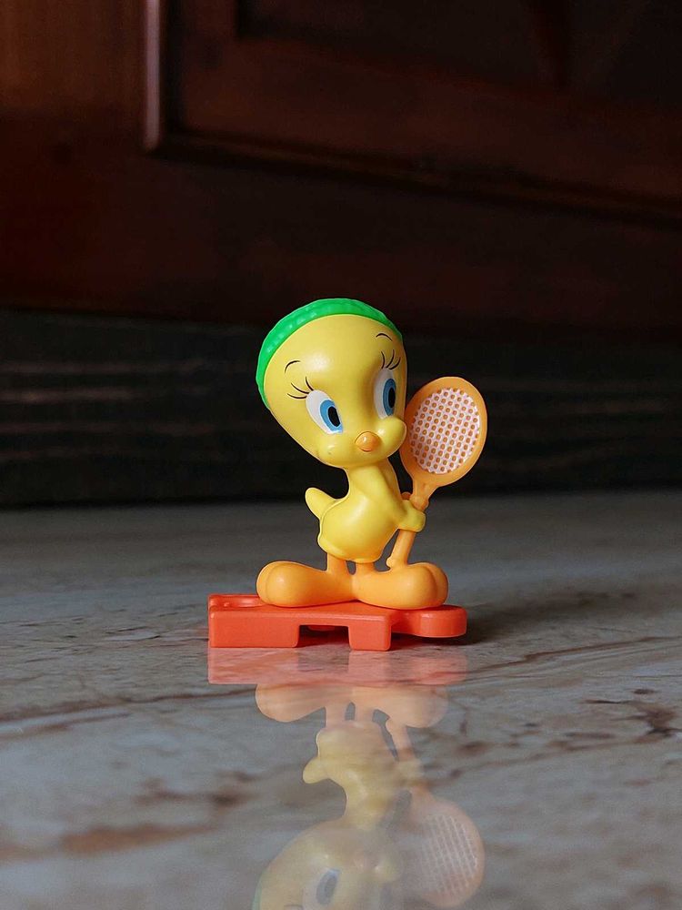 Badminton Tweety Kinder Joy Figure