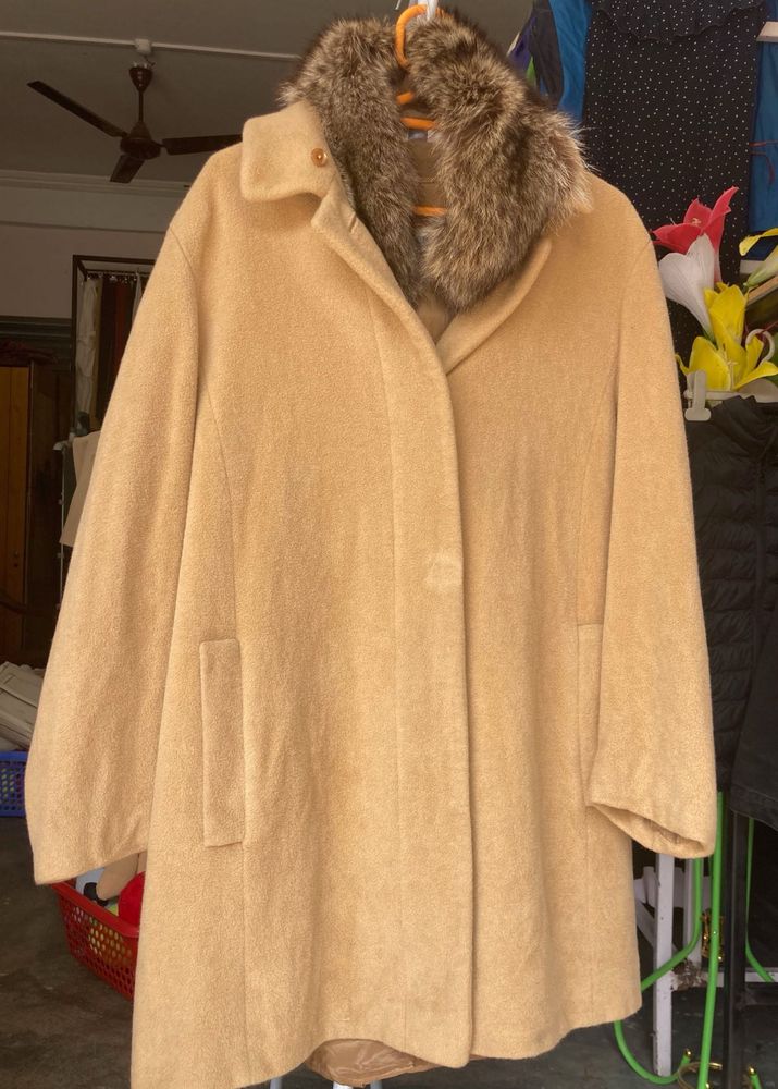 Chic Tan Wool Coat with Fur Collar