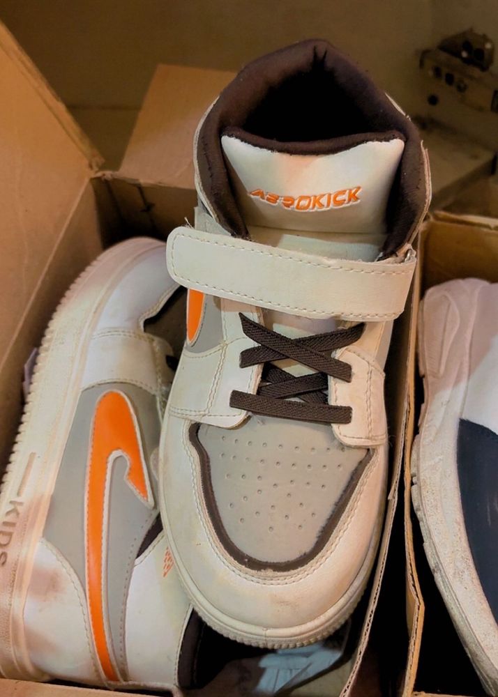 Kids Aerokick Sneakers