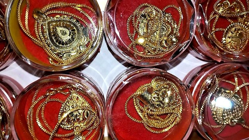 Elegant Gold Chain Collection