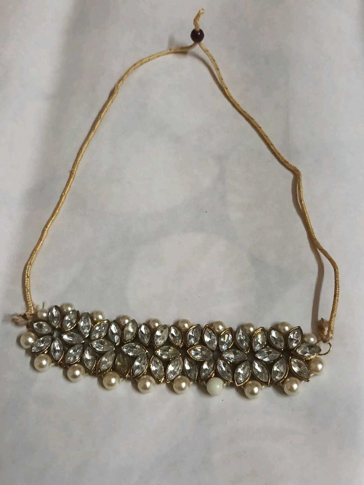 Elegant Choker Necklace with Pearls