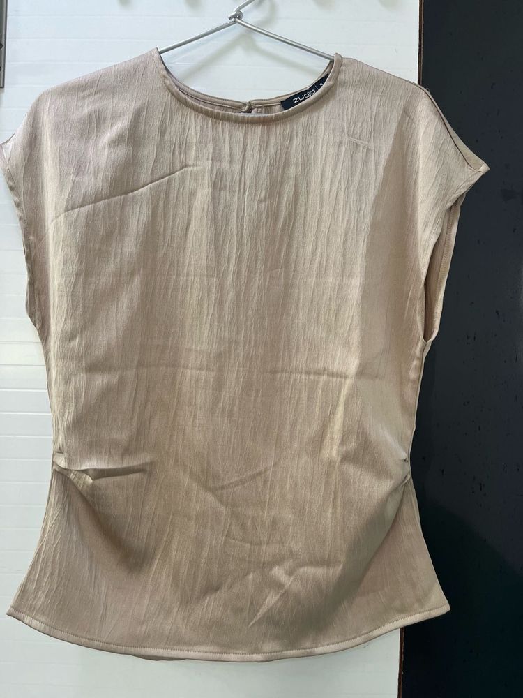 Chic Beige Textured Top