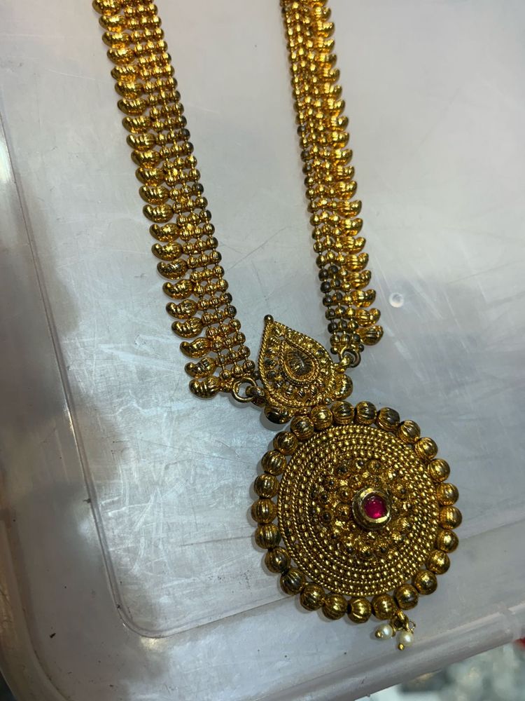 Elegant Gold-Plated Necklace with Pendant