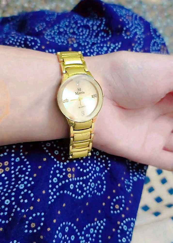 Elegant Gold Tone Watch