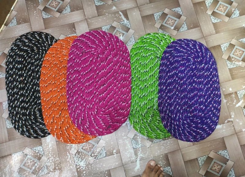 BRAND NEW*** DOOR MAT SET OF 5 (COLOUR MAY VARY)