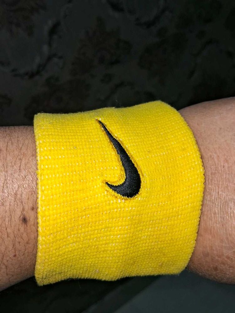 Nike Yellow Wristband 💛🖤