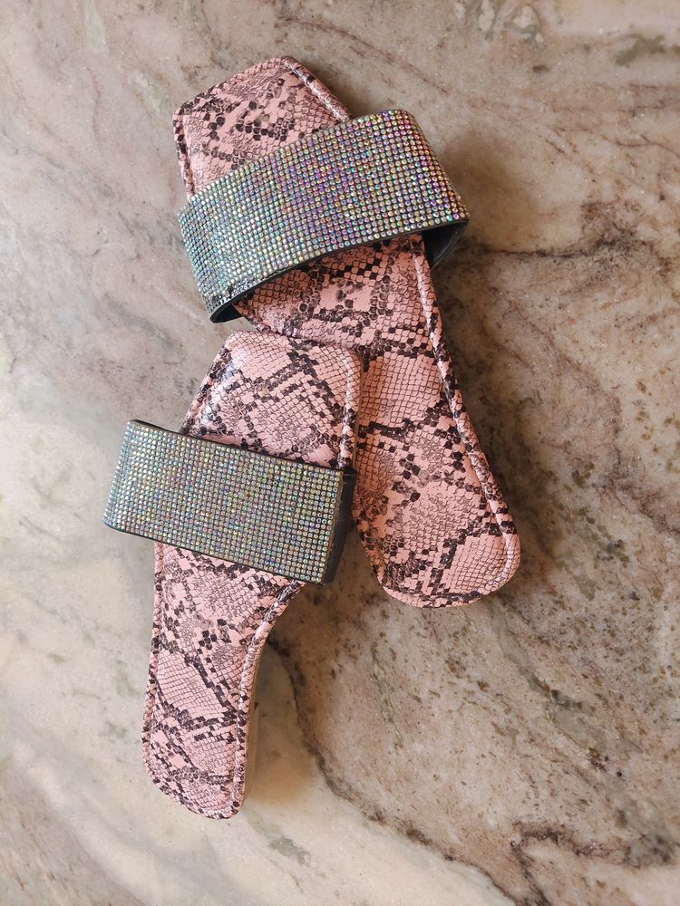 Fashionable Ladies Slippers
