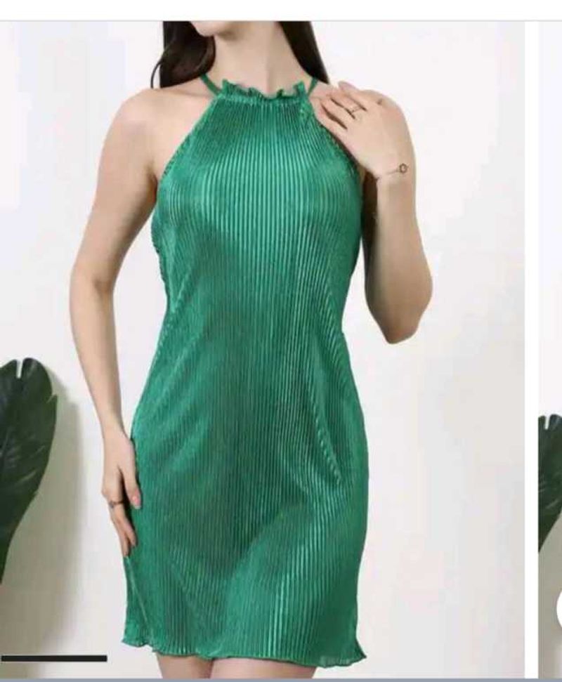 S size Green Halter Neck Pleated Dress