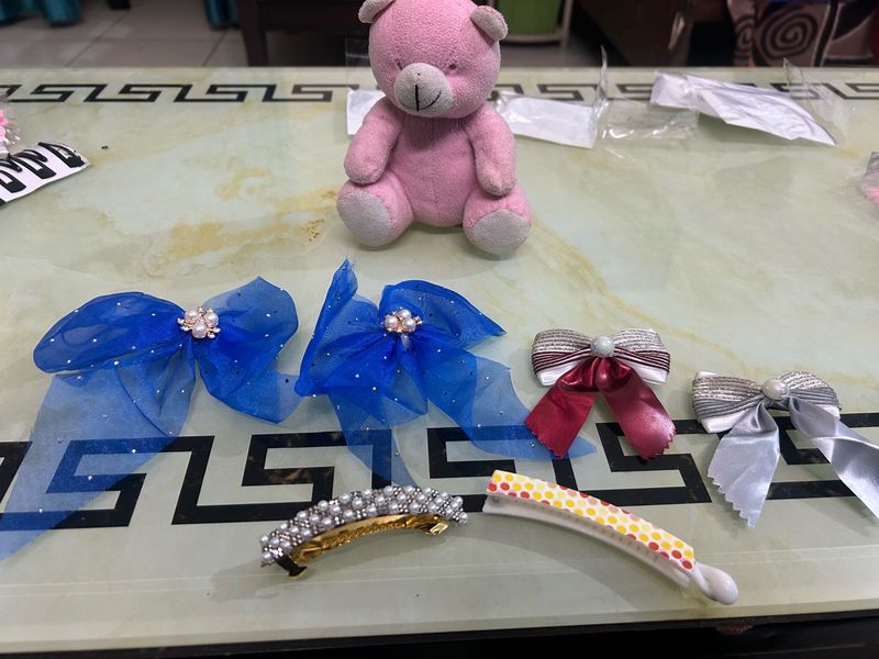 Assorted Hair Accessories - Bows &amp; Clips combo