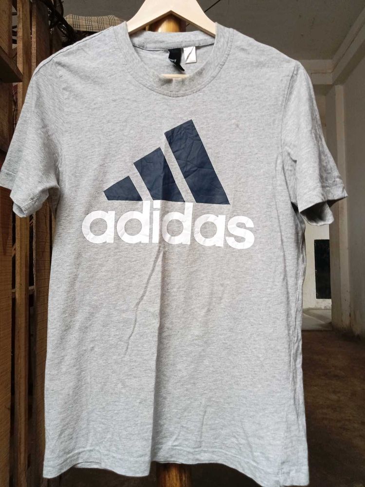 ADIDAS t-shirt