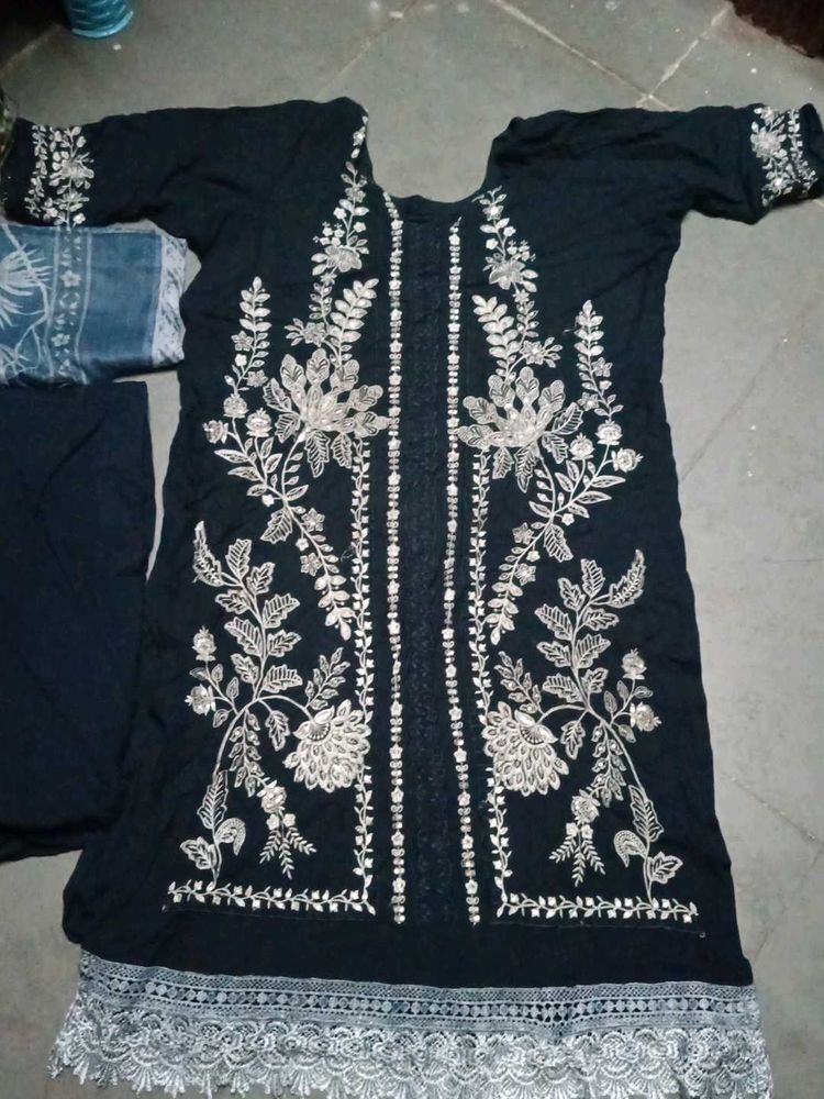 Embroidered navy blue Kurta Set with Dupatta