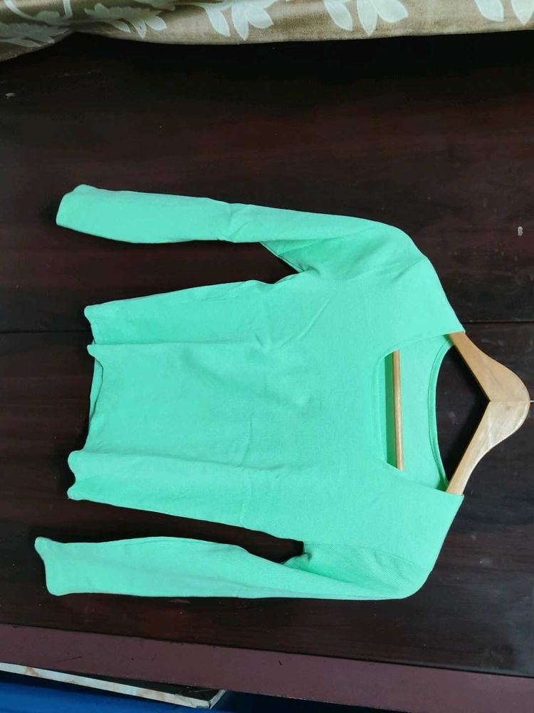 Minimalist Mint Green Long-Sleeve Top