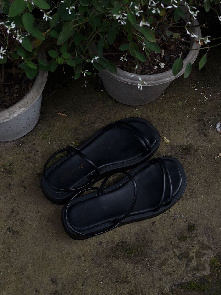 Stylish Black Flat Sandals
