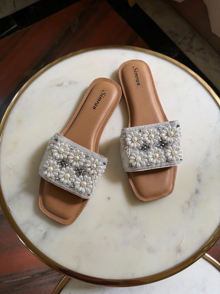 Embellished Floral Flat Sandals
