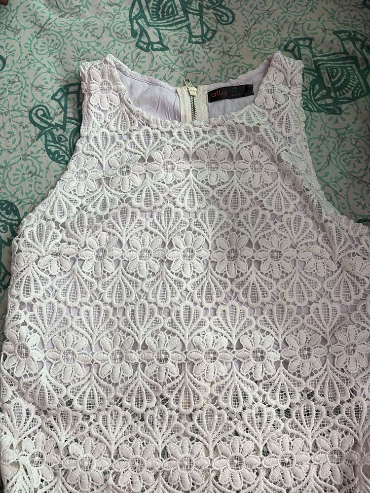 Lace sleeveless top
