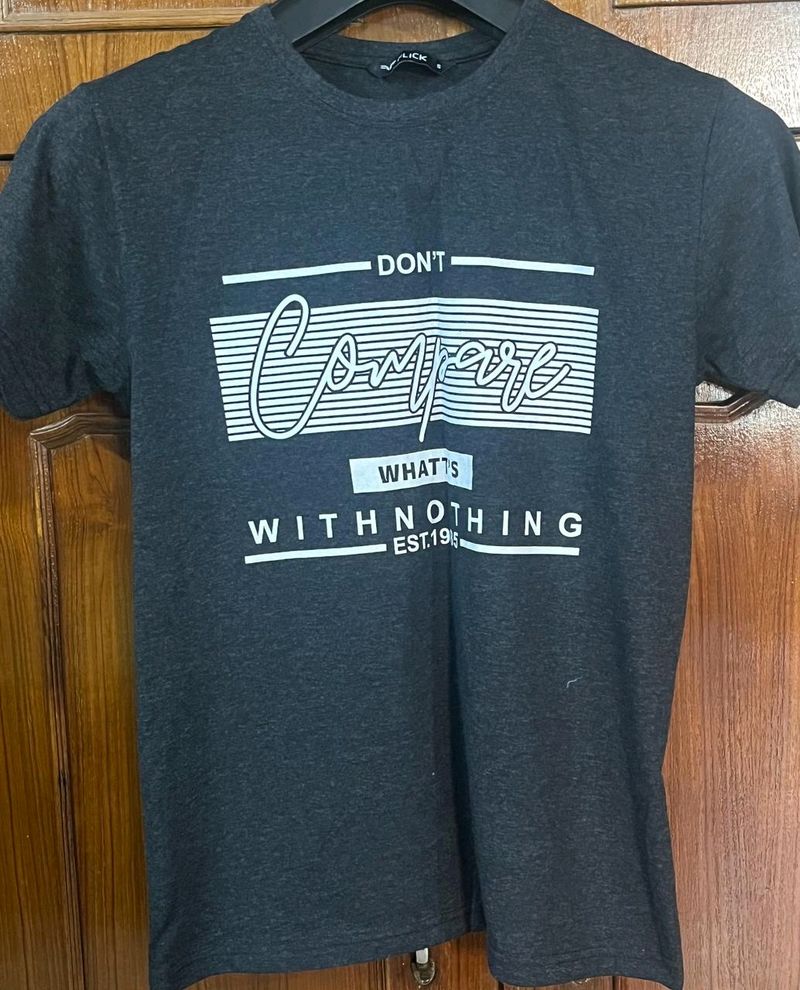 Men's T Shirt Size M