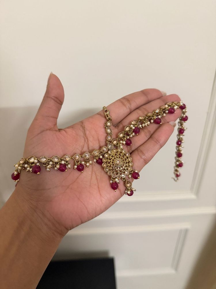 Exquisite Kundan Maang Tikka with Pearls