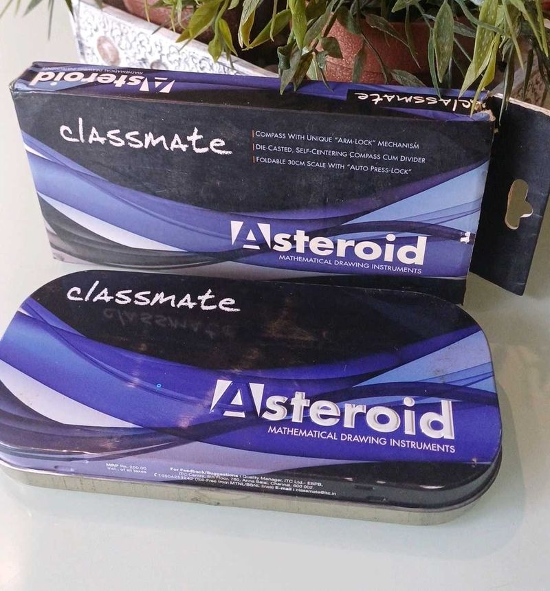 Classmate Asteroid geometry box