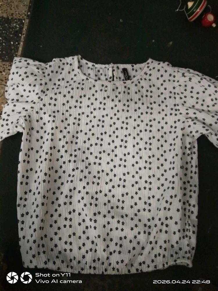 Chic White Star Print Top