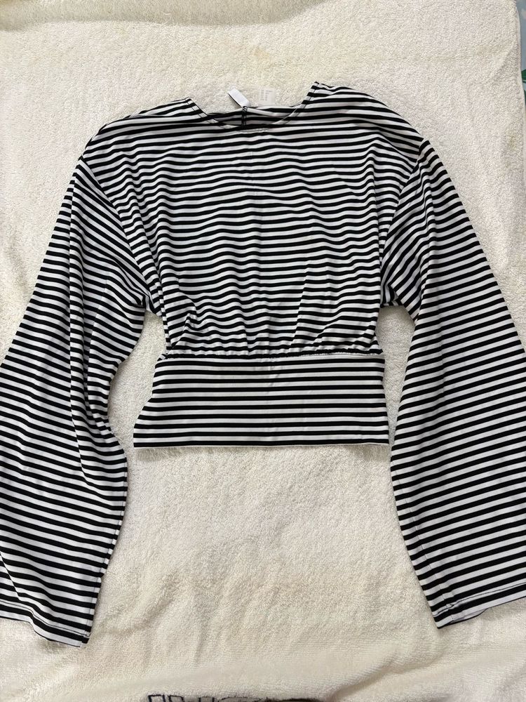 h&amp;m Striped  Sleeve Crop Top