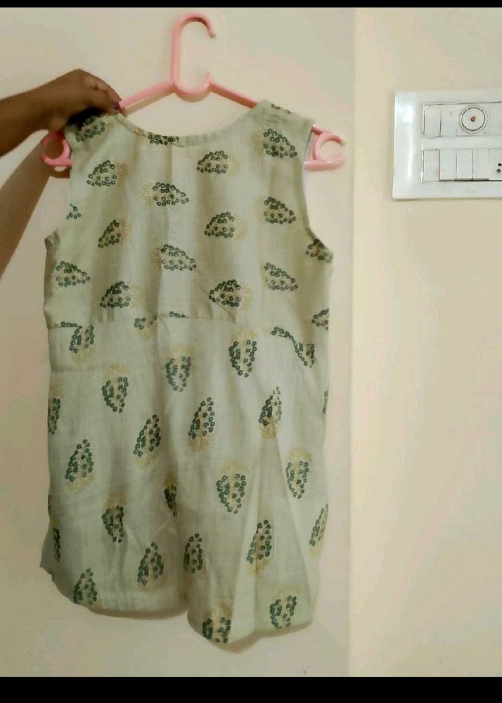 Lightweight Printed Sleeveless Kurta