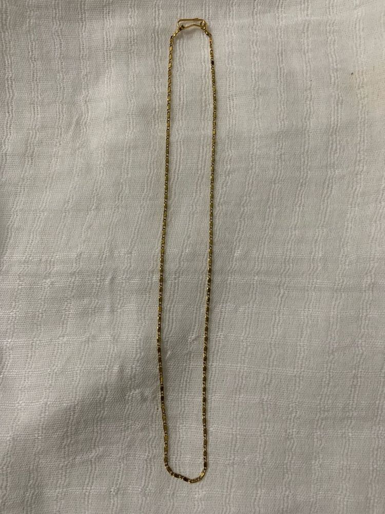 Elegant Gold Toned Chain