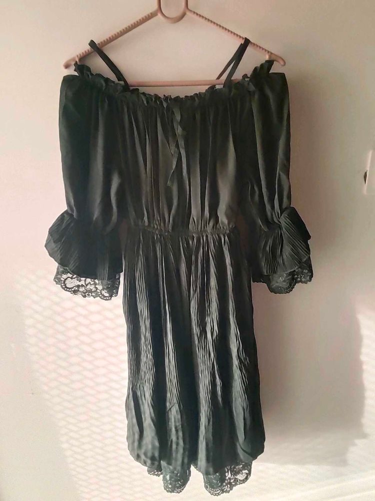 Off-Shoulder emerald green Dress