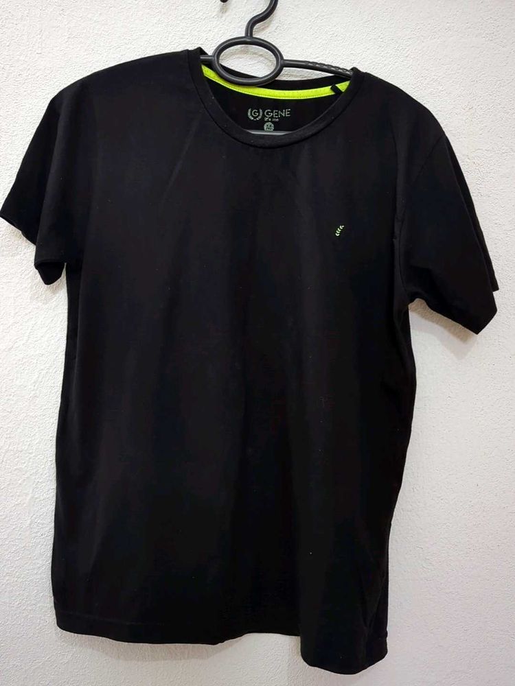 Black Regular Fit Tshirt