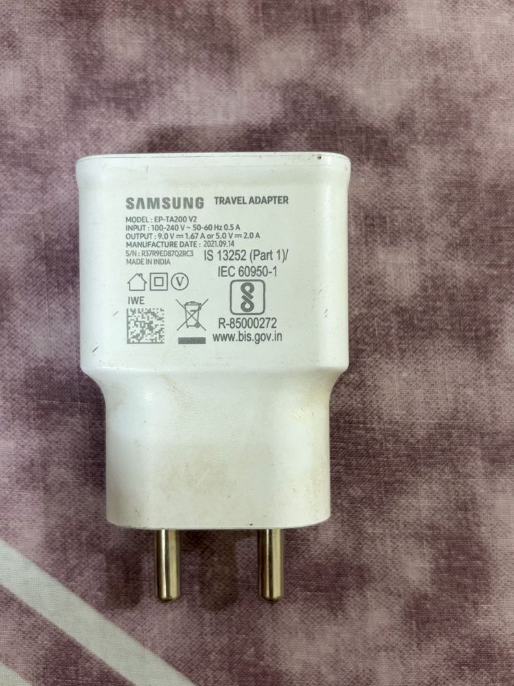 Samsung Adaptive Fast Charging travel adapter