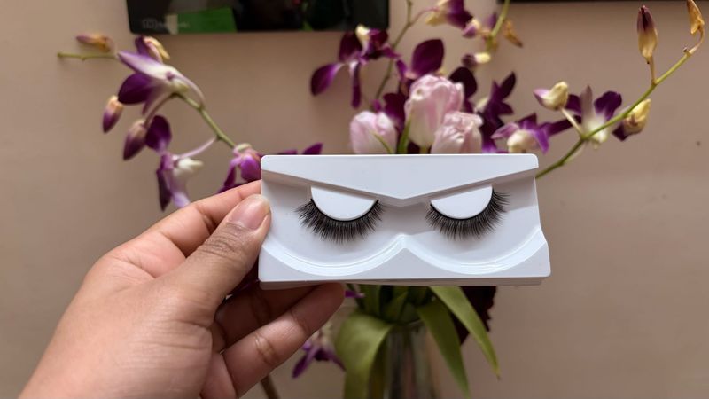 MARS False Eyelashes for Dramatic Look