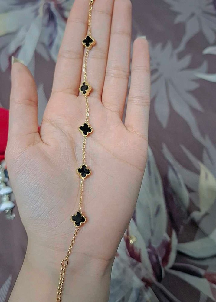 Elegant Clover Bracelet