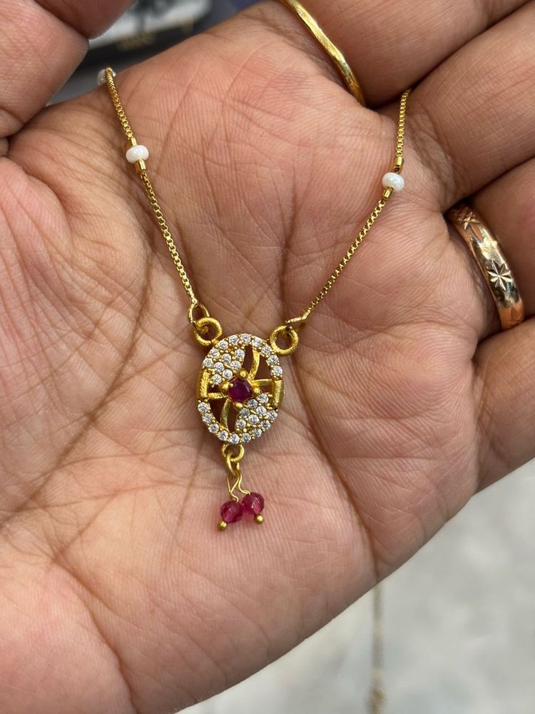 Elegant Gold Necklace with Ruby Accent