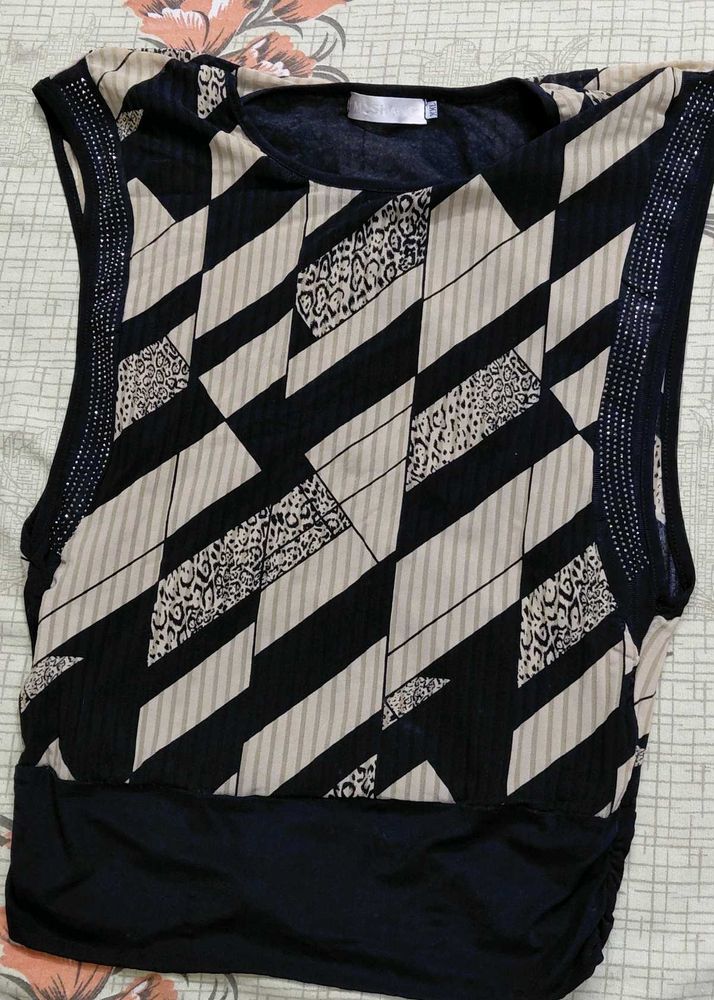 Stylish Geometric Print Top with Embellished Shoul