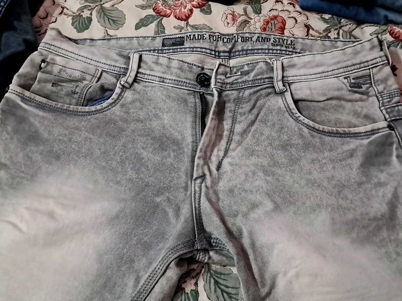 Grey Acid Wash Denim Jeans ✨️✨️