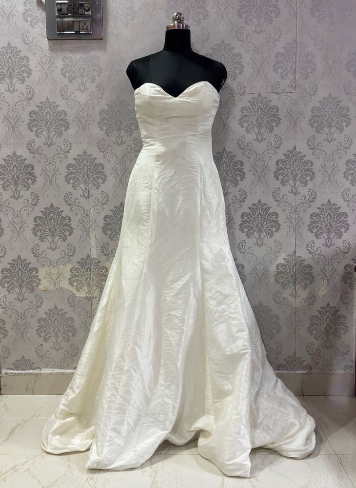 Elegant Strapless Wedding Dress