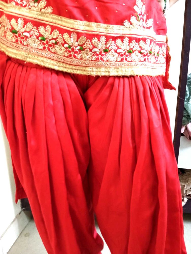 ❤️❤️satin Red Kurta Set with Gold Embroidery