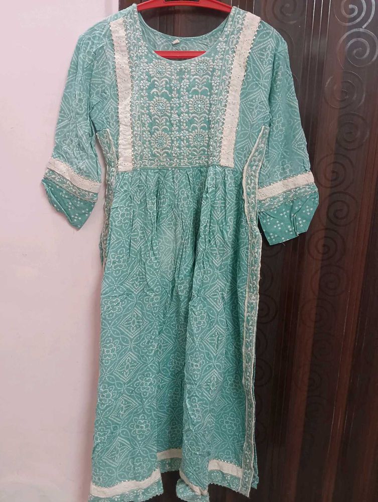 Beautiful Teal Kurta with White Embroidery L size
