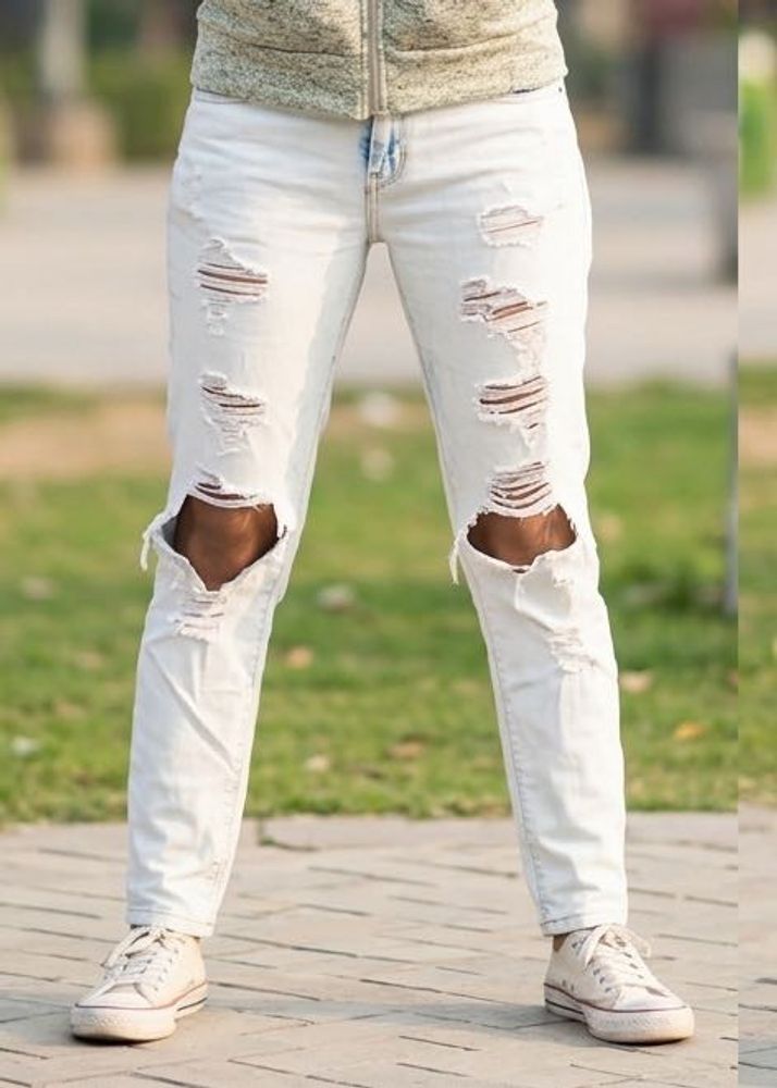woMen's White Ripped Jeans